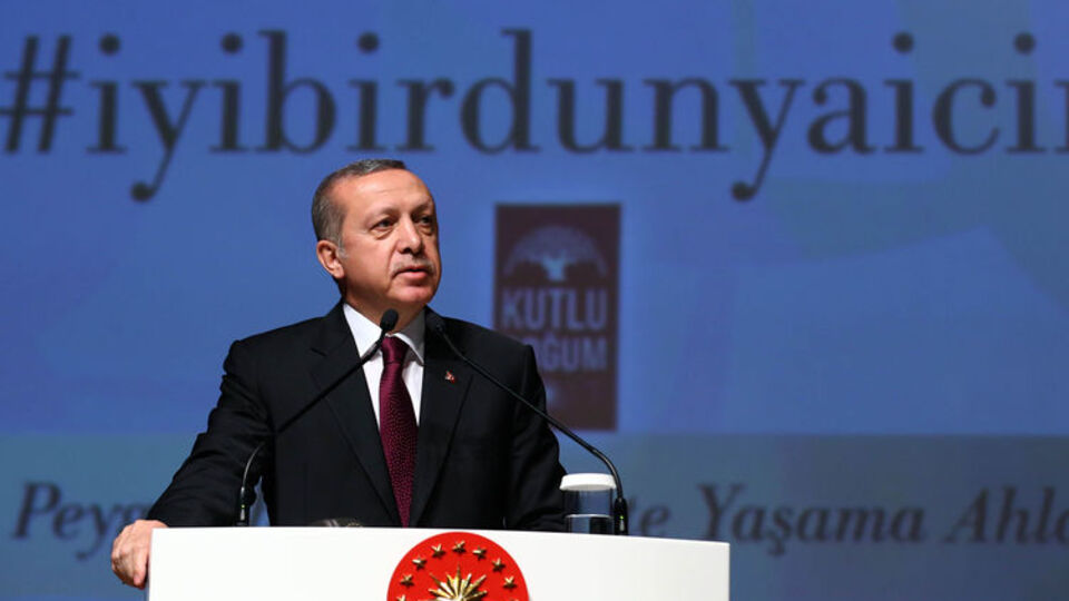 "Ailesini merak ettim, girip baktım"