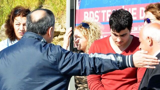 Kaza yapan oğlunu azarladı