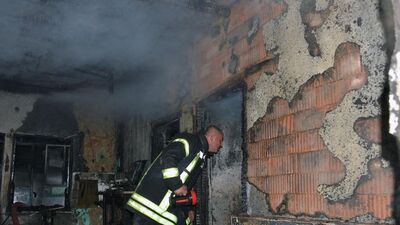 Banyoya kaçtı ama alevlerden kurtulamadı!