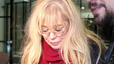 Zerrin Özer yürüyemeyecek mi?