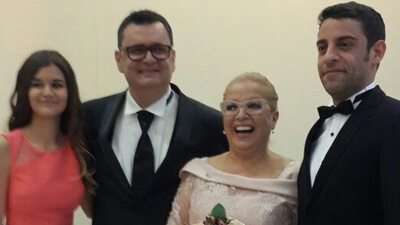 Annesinin nikah şahidi oldu