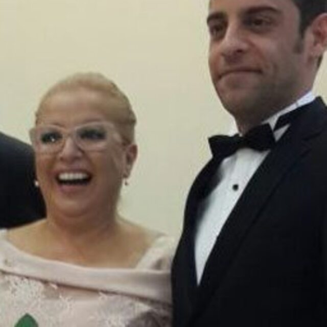 Annesinin nikah şahidi oldu