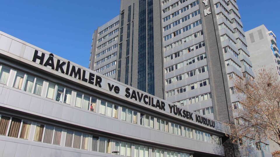Eski başsavcı vekiline suç duyurusu