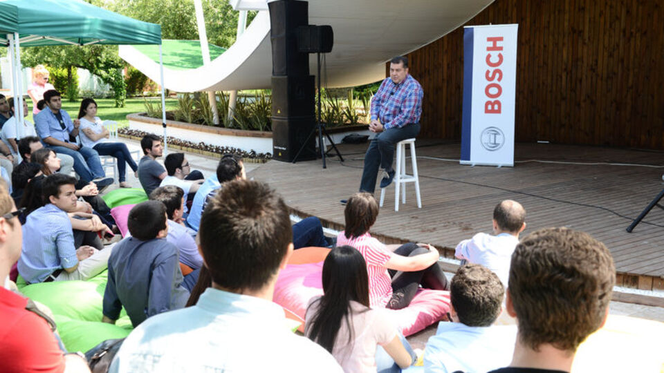 En önemli değeriniz, topluma karşı duyarlılığınız olsun