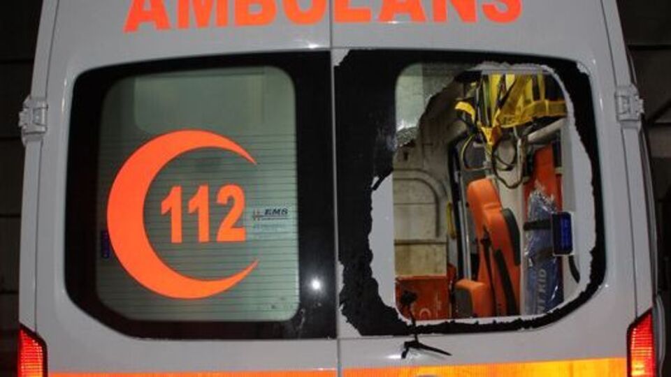 Yüksekova'da ambulansa molotoflu saldırı