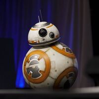 Star Wars'un robotu sahneye çıktı!
