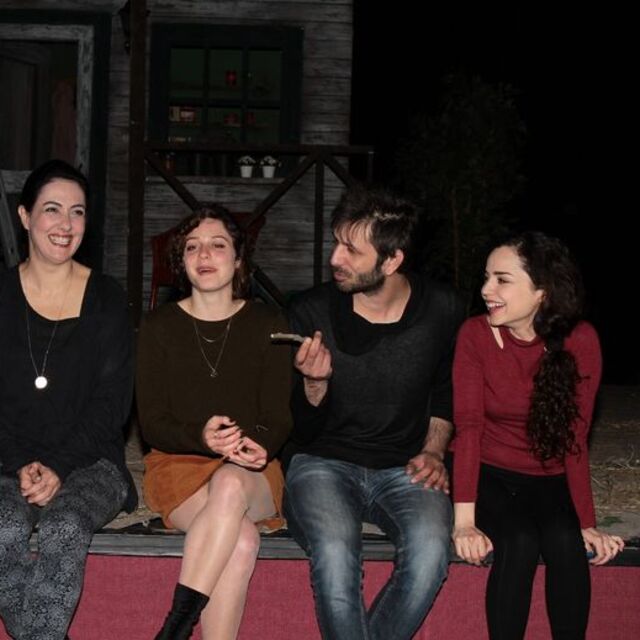 Göl kıyısında buluştular