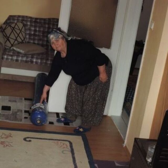 Uyurken evine oksijen tüpü girdi ve üstüne düştü