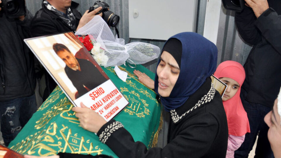 Tacik liderin ailesi Türkiye'den ayrıldı