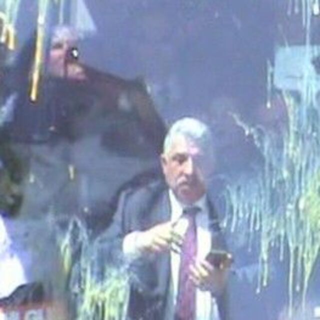 AK Parti milletvekili adaylarına taşlı ve yumurtalı saldırı