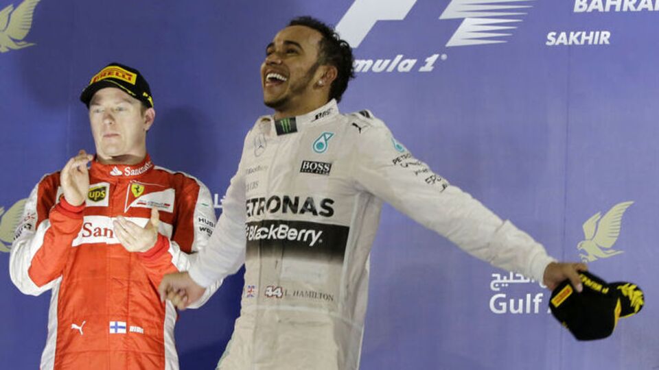 Hamilton Bahreyn'de de birinci