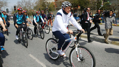 İşte bisiklete bindirmenin yolu!