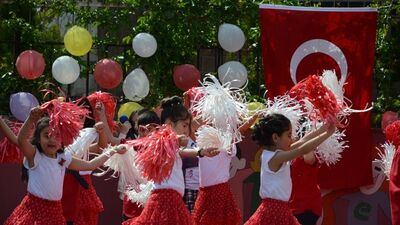 24 Nisan 2015 Cuma günü okullar tatil mi?