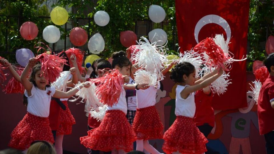 24 Nisan 2015 Cuma günü okullar tatil mi?