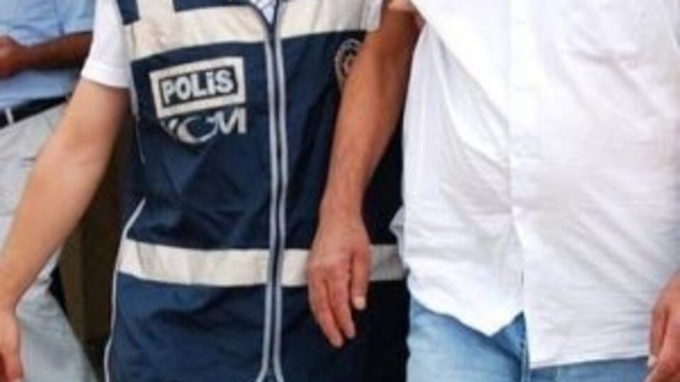 Tutuklanan gaspçıyı polisten kaçırdılar