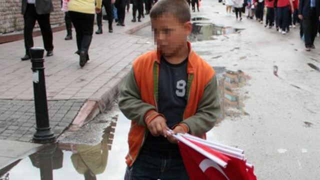 7 yaşındaki Efe'nin yürek burkan görüntüsü!