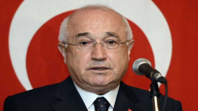 Cemil Çiçek koltuğu devretti