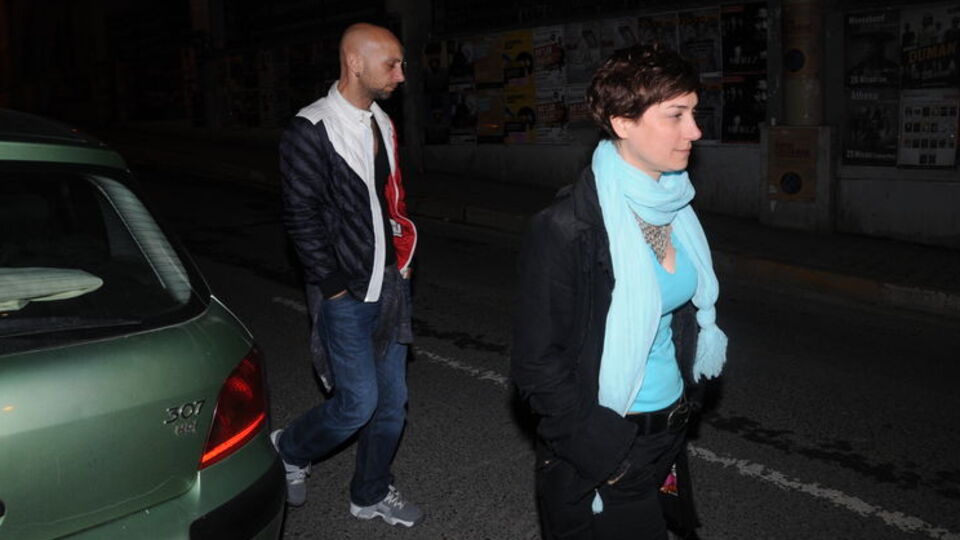 Sevgilisini bırakıp kaçtı