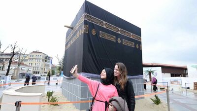 Kâbe maketi kaldırıldı