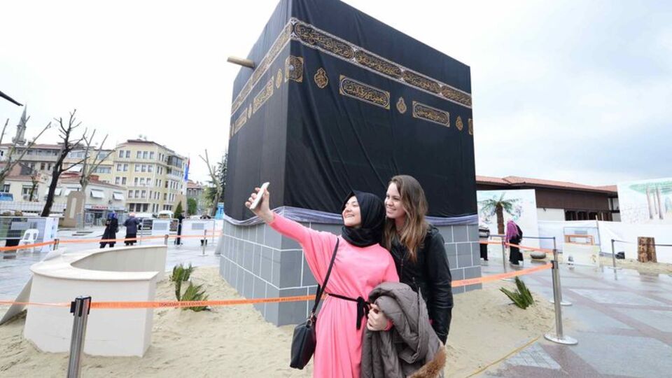 Kâbe maketi kaldırıldı