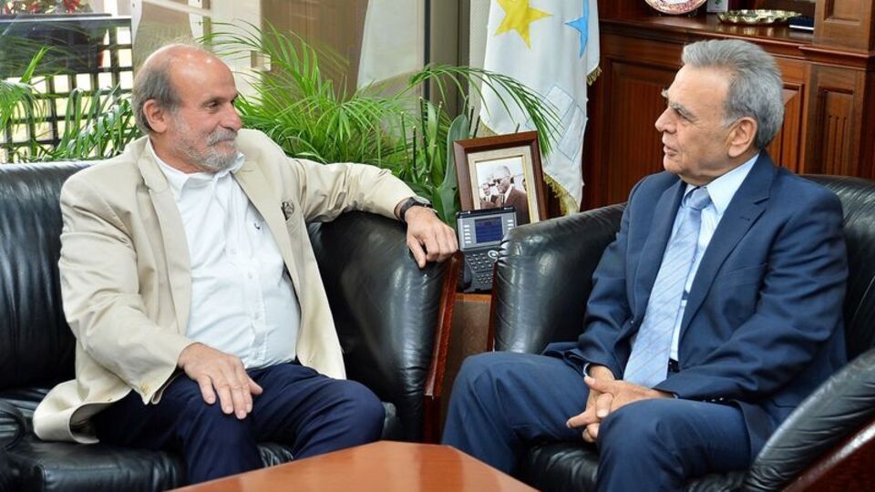 "Sizi tahtınızdan edebilir miyiz?..."