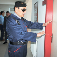 Görme engelliler için sensörlü elbise