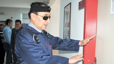 Görme engelliler için sensörlü elbise