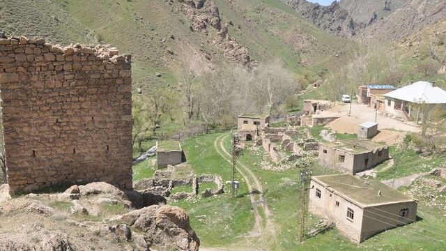 Dedikodu, köyü boşalttı