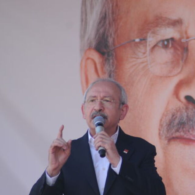 "At çiftliğine para var da..."