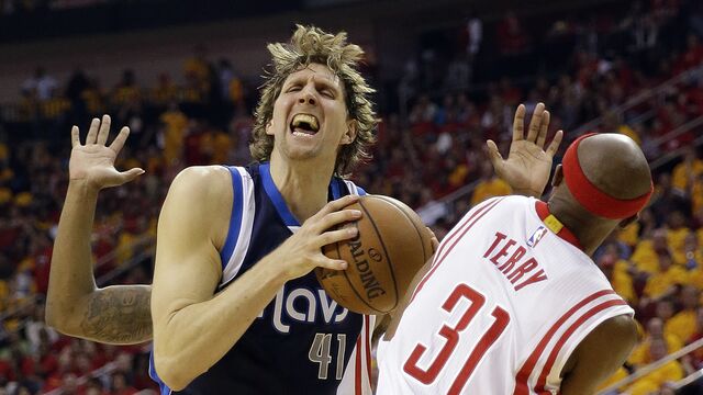 Rockets, Mavericks'i eledi