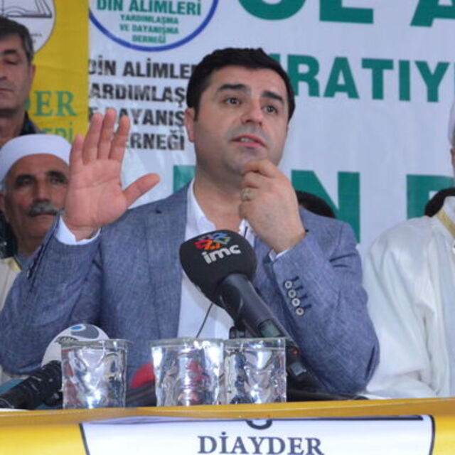 "Kürt yok diyecek cesaret edemiyor"
