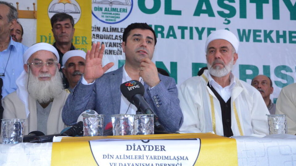"Kürt yok diyecek cesaret edemiyor"
