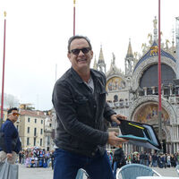 Şimdi de o geliyor!