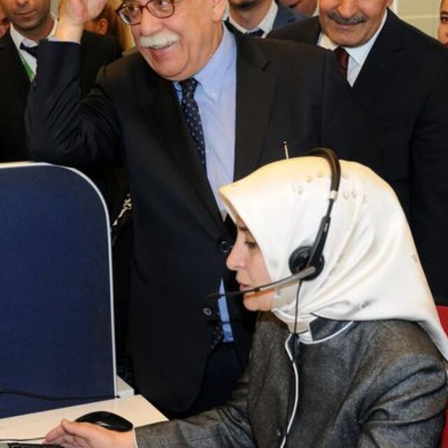 "Alo! Ben Sare buyurun..."