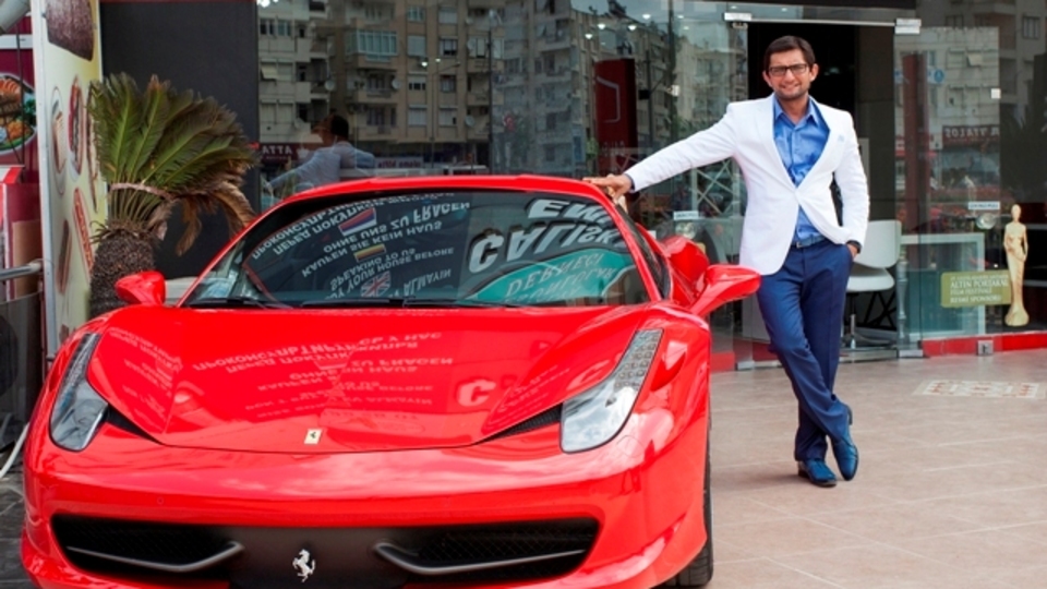 Ferrarili müteahhit firarda, kelepçeden de sinyal yok