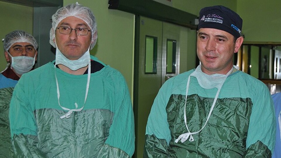 Göz tansiyonuna 5 dakikada ameliyat