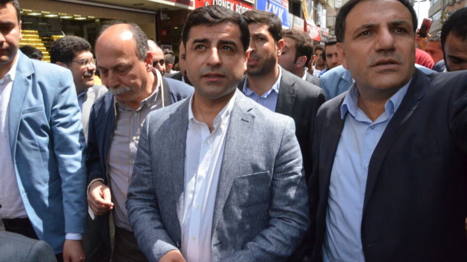 "Siz kendi kralınıza tansiyon hapı ayarlayın"