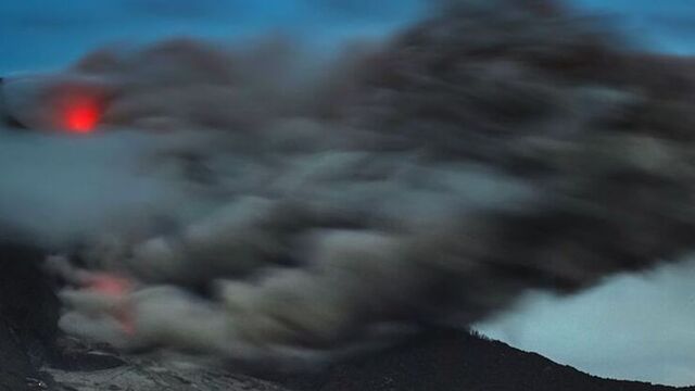 Sinabung Yanardağı'nda patlama
