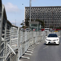 Taksim'e 5 Boğaziçi Köprüsü uzunluğunda demir bariyer!