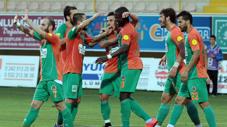 Alanyaspor, Karşıyaka'yı ezdi geçti