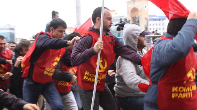 Taksim eylemcileri tuttukları ofiste kalmış