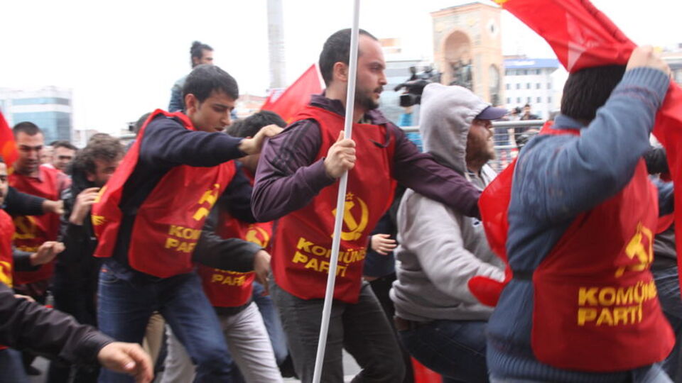Taksim eylemcileri tuttukları ofiste kalmış