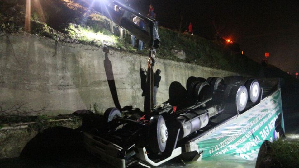 Aynı ilde iki ayrı kaza, 3 ölü 6 yaralı