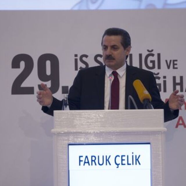 Bakan'ın önünde kavga ettiler!