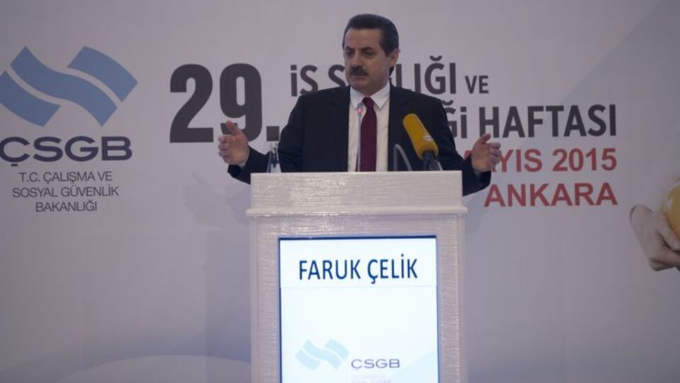 Bakan'ın önünde kavga ettiler!