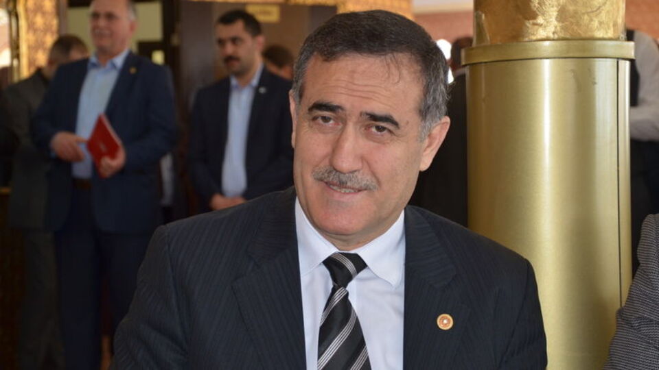 " Kur'an'la yaşadığını iddia eden birinin..."