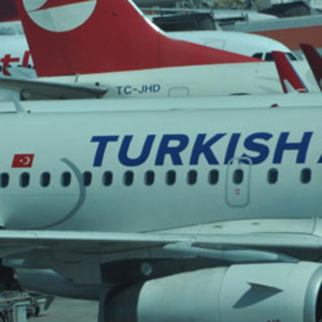 THY uçağında sıcak saatler!