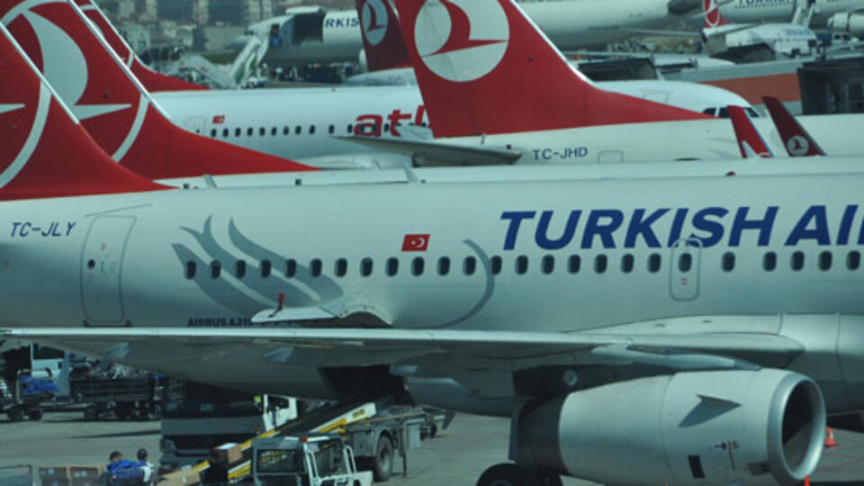THY uçağında sıcak saatler!