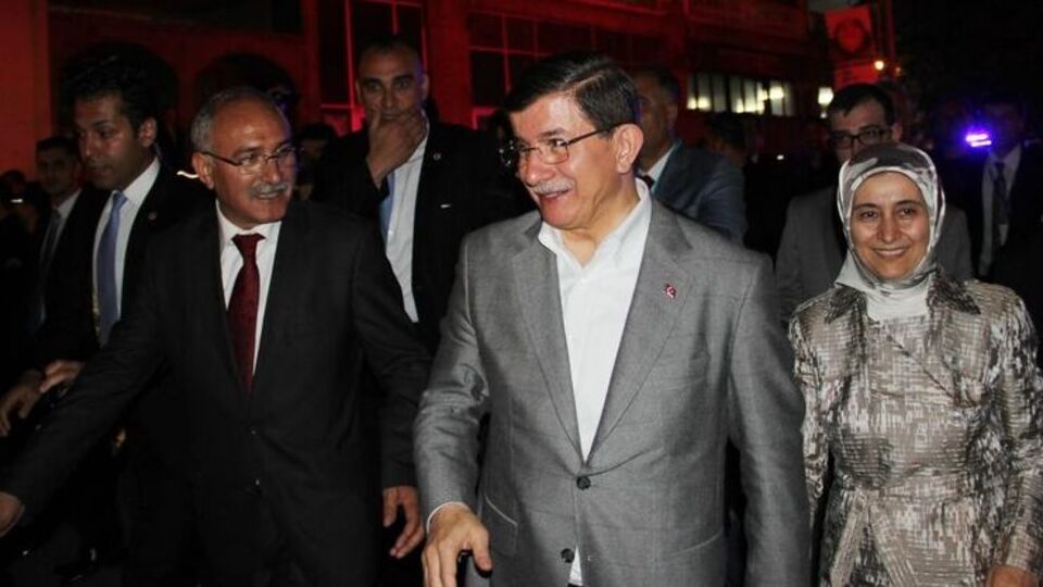 Davutoğlu, MHP bürosunu ziyaret etti