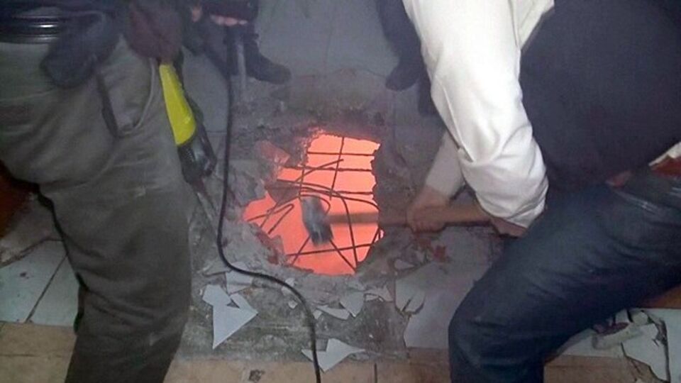 Polis DHKP/C evine ancak tavanı kırarak girebildi